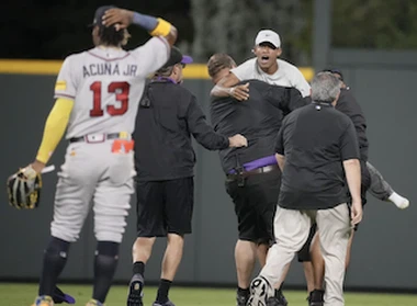 Acuña respinge fanii, realizează maxime în carieră cu 4 lovituri și 5 RBI în ...